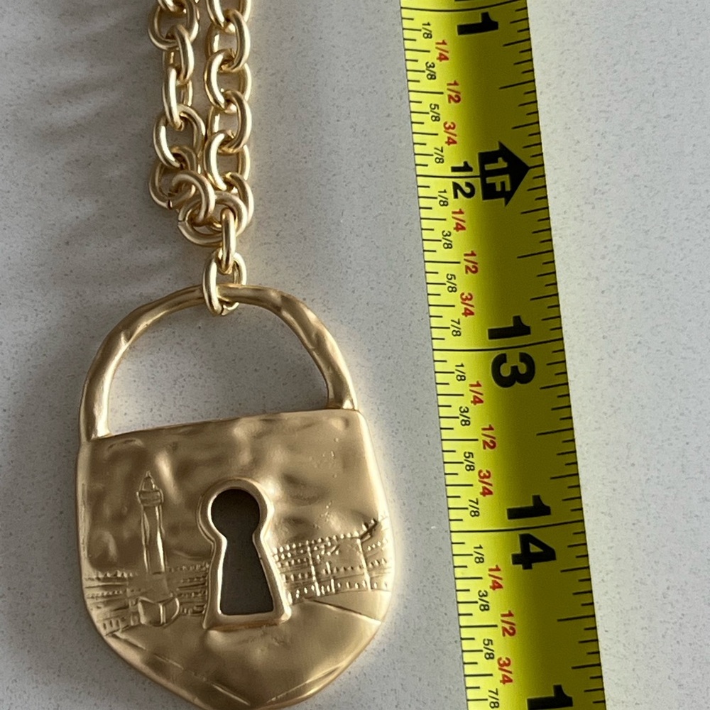 Fashion statement lock pendant necklace - Picture 12 of 17